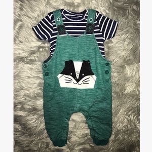 Cat& Jack bib overalls.